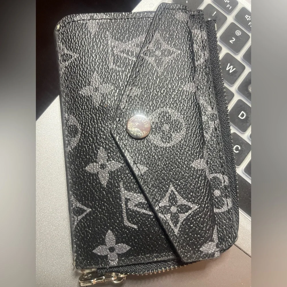**Damaged Black Card Holder-Button Pocket Doesn’t Open** - Picture 1 of 8